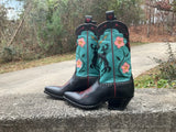 Size 6 women’s Liberty boots