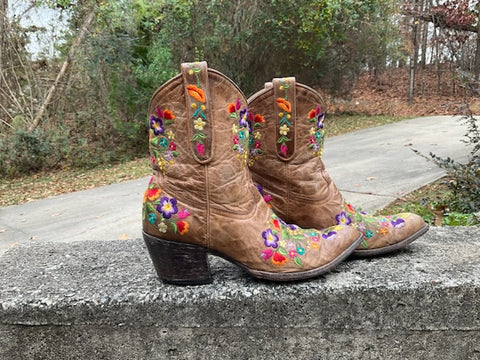 Size 9 women’s Old Gringo boots