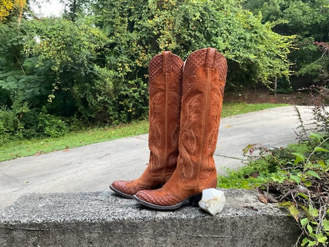 Size 6 women’s Larry Mahan boots