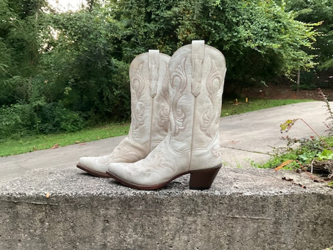 Size 9 women’s Dan Post boots