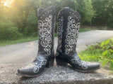 Size 9.5 women’s Lane boots