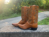 Size 8.5 men’s or 10 women’s Justin boots
