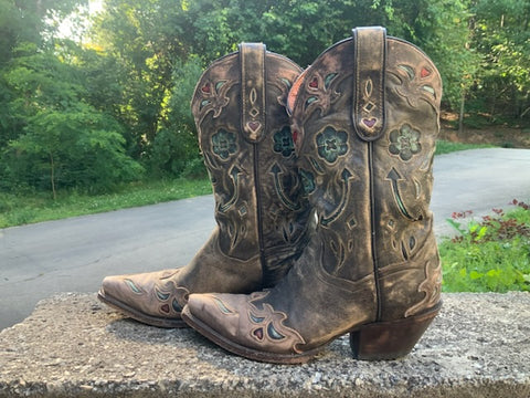 Size 6 women’s Dan Post boots