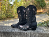 Size 9.5 women’s Shyanne boots