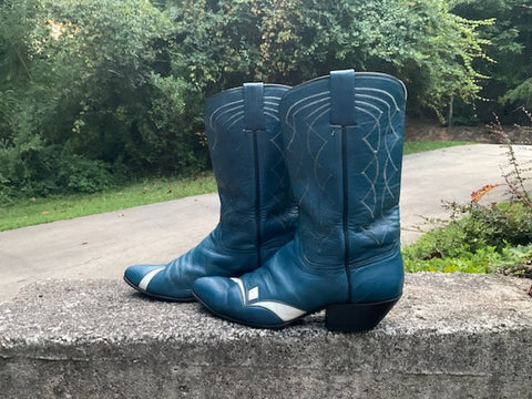Size 8 women’s Laramie boots