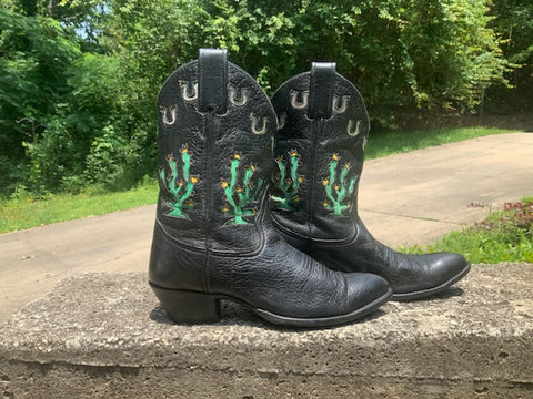 Size 8 women’s Larry Mahan boots