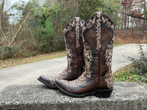 Size 8.5 women’s Black Star boots