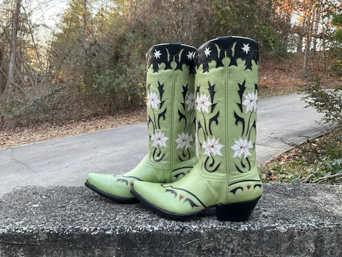 Size 7 women’s Liberty boots