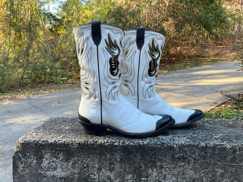 Size 9.5 men’s or 11 women’s Acme boots