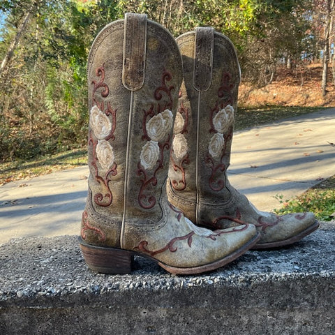 Size 7.5 women’s Ariat boots