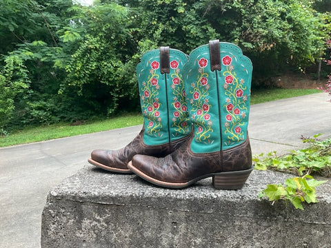 Size 9 women’s Ariat boots
