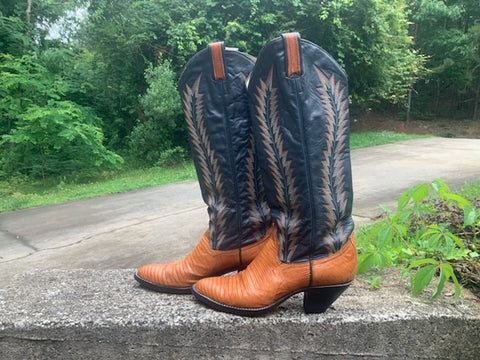 Size 8 men’s or 9.5 women’s Larry Mahan boots