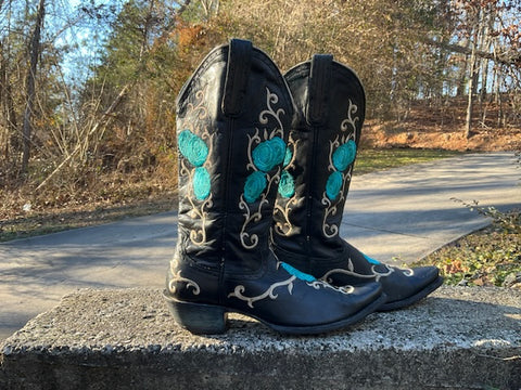 Size 11 women’s Ariat boots