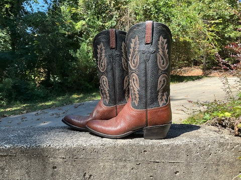 Size 9.5 men’s or 11 women’s Lucchese handmade classics