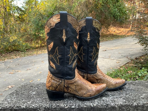 Size 7 women’s Lucchese boots