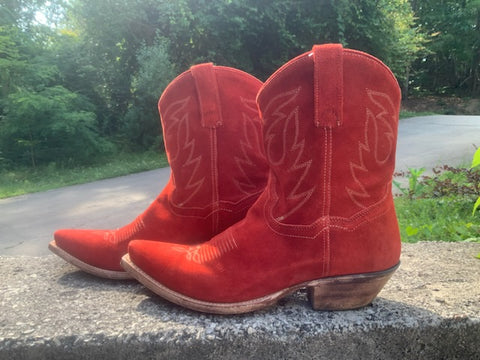 Size 9 women’s Dan Post boots