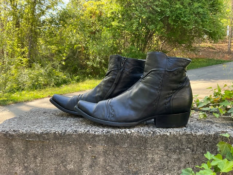 Size 9.5 men’s or 11 women’s Old Gringo boots