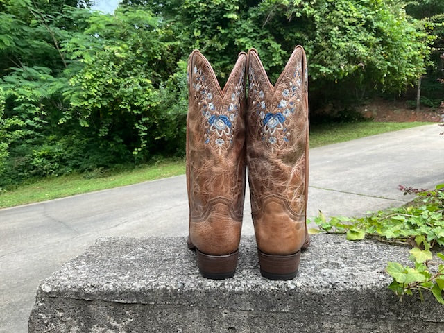 Size 7 women s Shyanne boots Bootitude