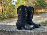 Size 9.5 women’s Shyanne boots