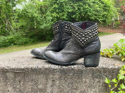 Size 8.5 women’s Old Gringo boots