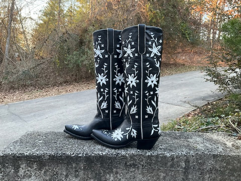 Size 7 women’s Liberty boots
