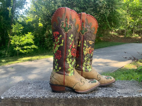 Size 7 women’s Ariat boots