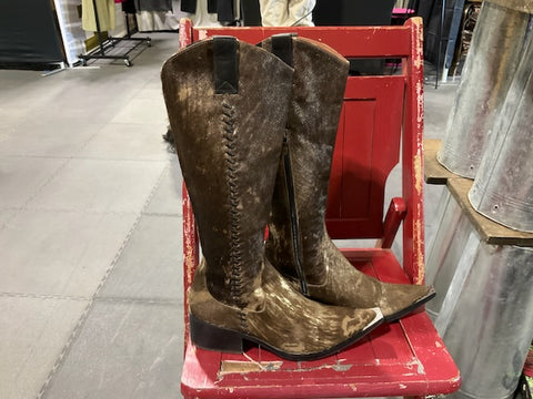 Size 7.5 women’s Donald Pliner boots