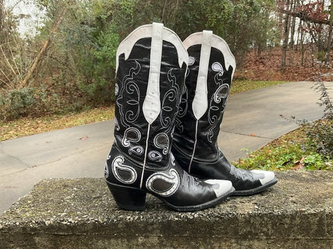 Size 7 women’s Bodacious boots