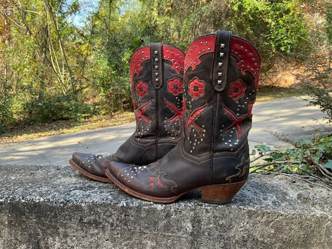 Size 10 women’s Dan Post boots