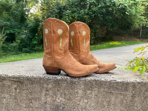 Size 8.5 women’s Liberty boots