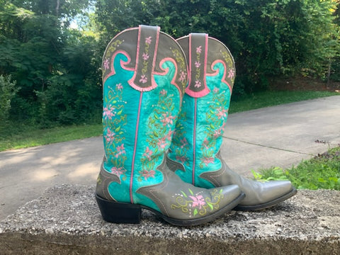 Size 8 women’s Sterling River boots