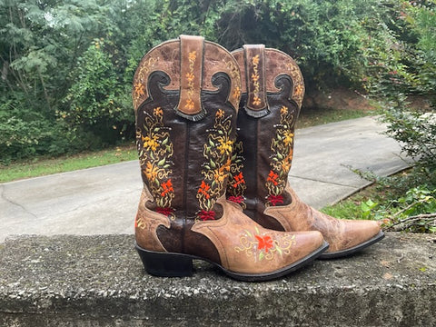 Size 9.5 women’s Sterling River boots