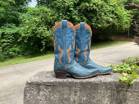 Size 8 women’s Frye boots