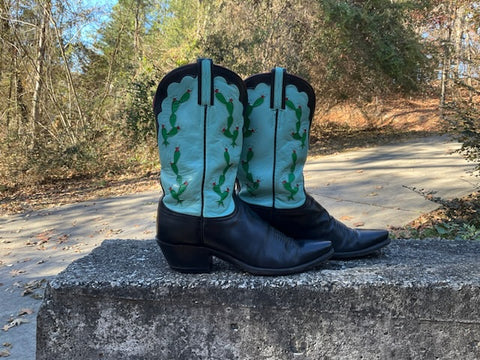 Size 9 women’s Lucchese handmade classics