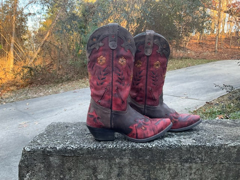 Size 8 women’s Laredo boots