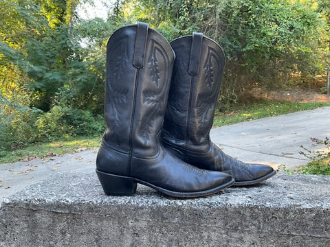 Size 10 men’s or 11.5 women’s Billy Martin boots