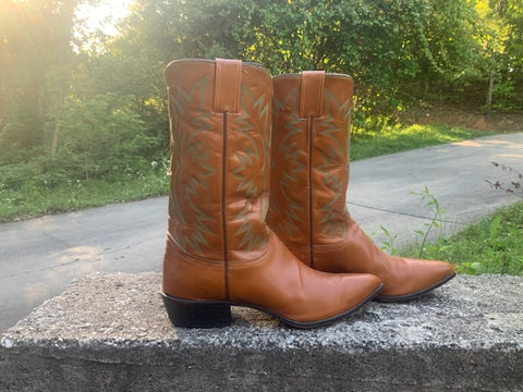 Size 8.5 men’s or 10 women’s Justin boots
