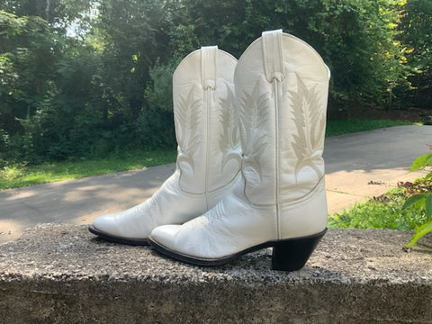 Size 8.5 women’s Larry Mahan boots
