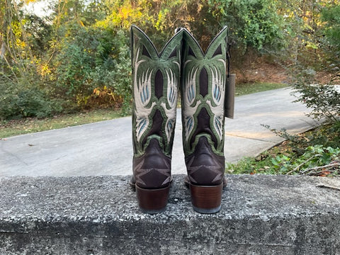 Size 10 women’s Azulado boots