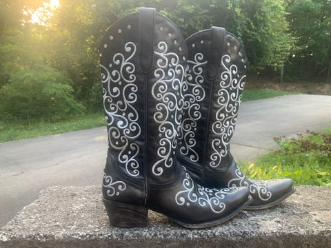 Size 9.5 women’s Lane boots