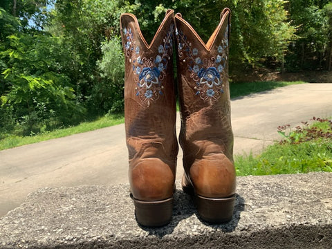 Size 9 women’s Shyanne boots