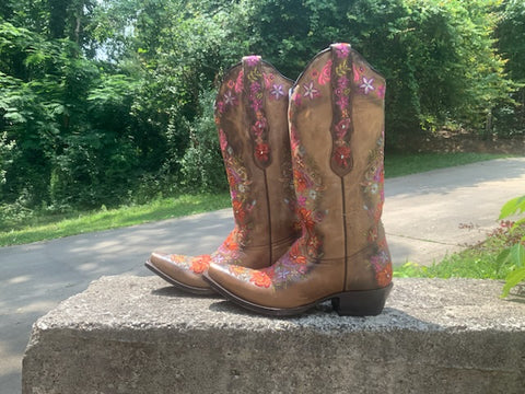 Size 8 women’s Black Star boots