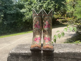 Size 9 women’s Old Gringo boots