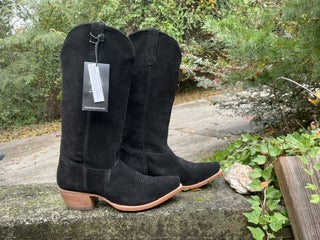 Size 10 women’s Black Star boots