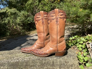 Size 7 women’s Lucchese handmade classics