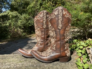 Size 9.5 women’s Black Star boots