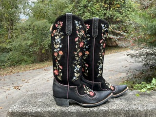 Size 9 women’s Old Gringo boots
