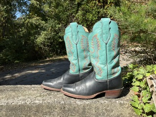 Size 9 women’s Justin boots