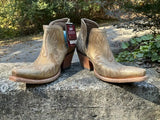 Size 9 women’s Ariat boots