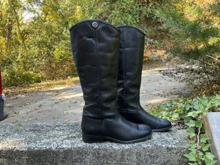 Size 7 women’s Frye boots